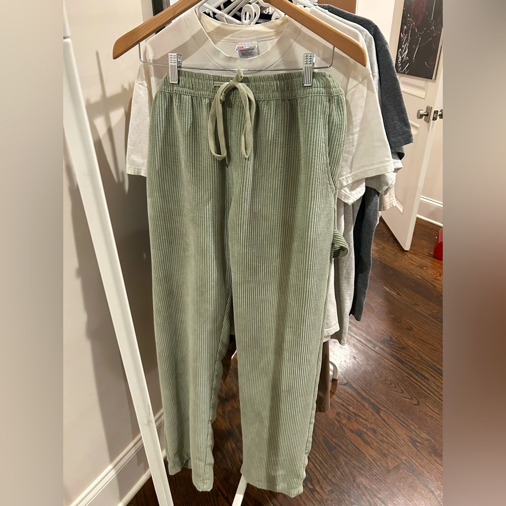 Green corduroy jogger pants #corduroy #joggers